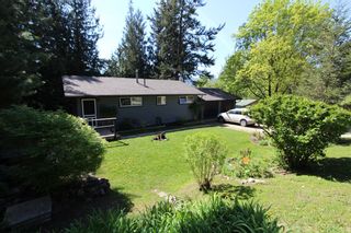 Photo 1: 7716 Golf Course Road in Anglemont: North Shuswap House for sale (Shuswap)  : MLS®# 10135100
