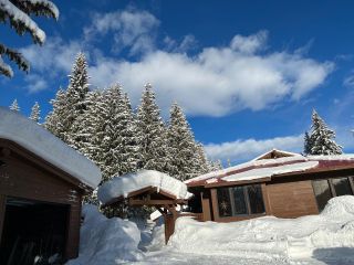 Main Photo: 200 LETORIA ROAD in Rossland: House for sale : MLS®# 2466557