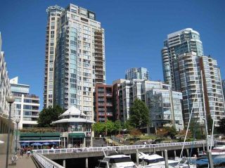 Photo 1: 1701 1000 BEACH AVENUE in Vancouver: Yaletown Condo for sale (Vancouver West)  : MLS®# R2108437