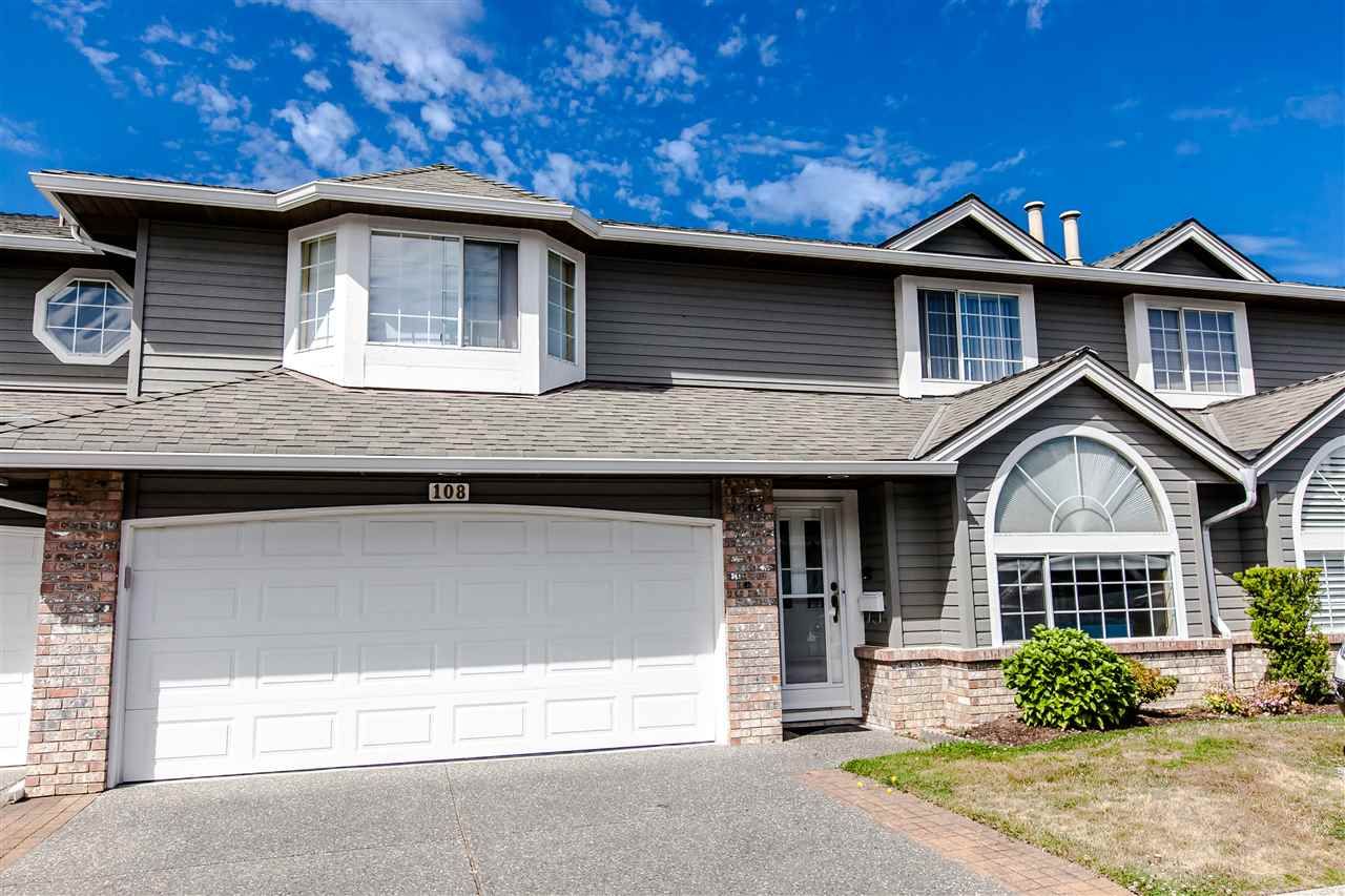 Main Photo: 108 6109 W BOUNDARY Drive in Surrey: Panorama Ridge Townhouse for sale in "Lakewood Gardens" : MLS®# R2197585