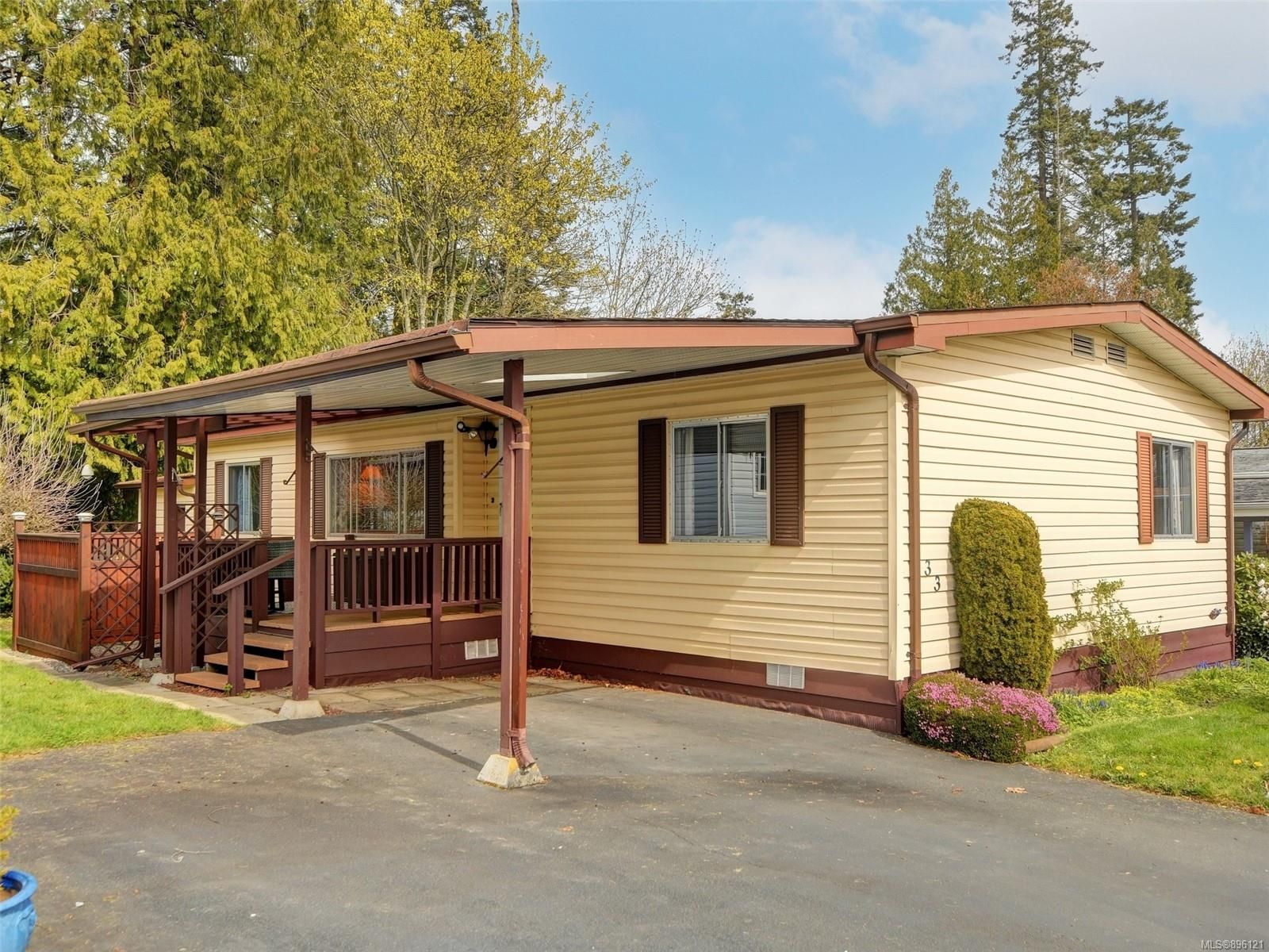Main Photo: 33 7701 Central Saanich Rd in Central Saanich: CS Hawthorne Manufactured Home for sale : MLS®# 896121