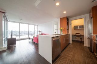 Photo 5: 1705 583 BEACH Crescent in Vancouver: Yaletown Condo for sale (Vancouver West)  : MLS®# R2837761