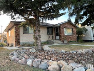 Photo 2: 10404 162 Street in Edmonton: Zone 21 House for sale : MLS®# E4323885