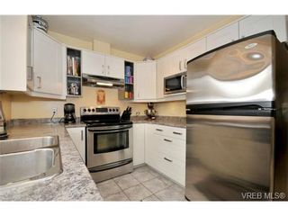 Photo 4: 2882 Belmont Ave in VICTORIA: Vi Oaklands Row/Townhouse for sale (Victoria)  : MLS®# 656001