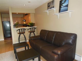 Photo 10: 301 360 E 2ND Street in North Vancouver: Lower Lonsdale Condo for sale in "Emerald Manor" : MLS®# R2084102