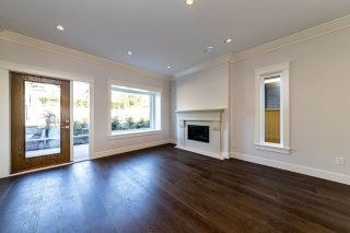 Photo 2: 545 E 4TH STREET in North Vancouver: Lower Lonsdale 1/2 Duplex for sale : MLS®# R2448939