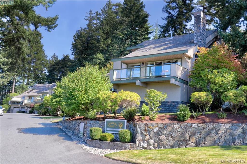 Main Photo: 1 4341 Crownwood Lane in VICTORIA: SE Broadmead Row/Townhouse for sale (Saanich East)  : MLS®# 833554