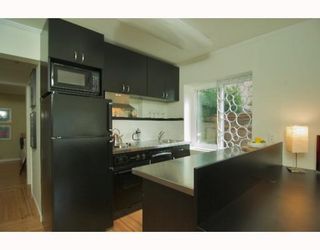 Photo 3: 2 1075 W 13TH Avenue in Vancouver: Fairview VW Condo for sale in "MARIE COURT" (Vancouver West)  : MLS®# V800482
