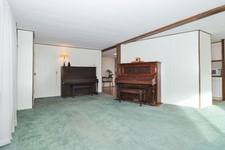Photo 3: 40 2305 200 Street in Langley: Brookswood Langley Manufactured Home for sale in "Cedar Lane Park" : MLS®# R2524495