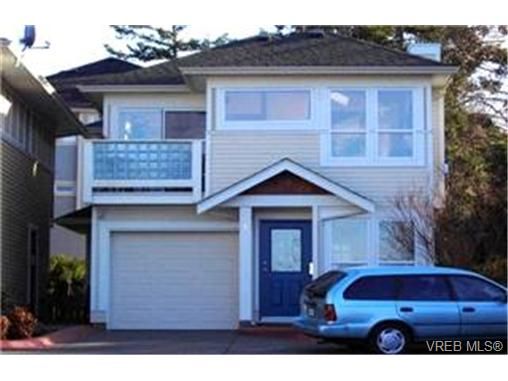 Main Photo:  in VICTORIA: SE High Quadra Row/Townhouse for sale (Saanich East)  : MLS®# 399404
