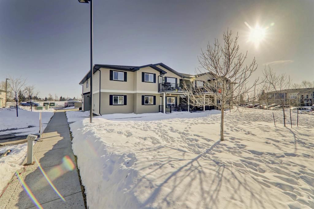 Main Photo: 402 8 Bayside Place: Strathmore Apartment for sale : MLS®# A2035618