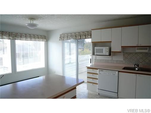 Photo 8: Photos: 202 7115 West Saanich Rd in BRENTWOOD BAY: CS Brentwood Bay Condo for sale (Central Saanich)  : MLS®# 743989