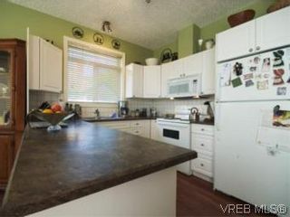 Photo 4: 655 Grenville Ave in VICTORIA: Es Rockheights Half Duplex for sale (Esquimalt)  : MLS®# 504942