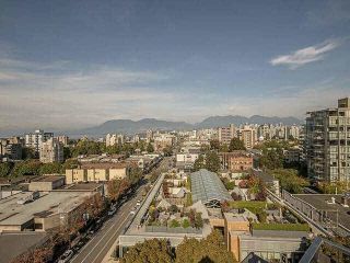 Photo 10: 206 1445 MARPOLE Avenue in Vancouver: Fairview VW Condo for sale in "HYCROFT TOWERS" (Vancouver West)  : MLS®# V1090096