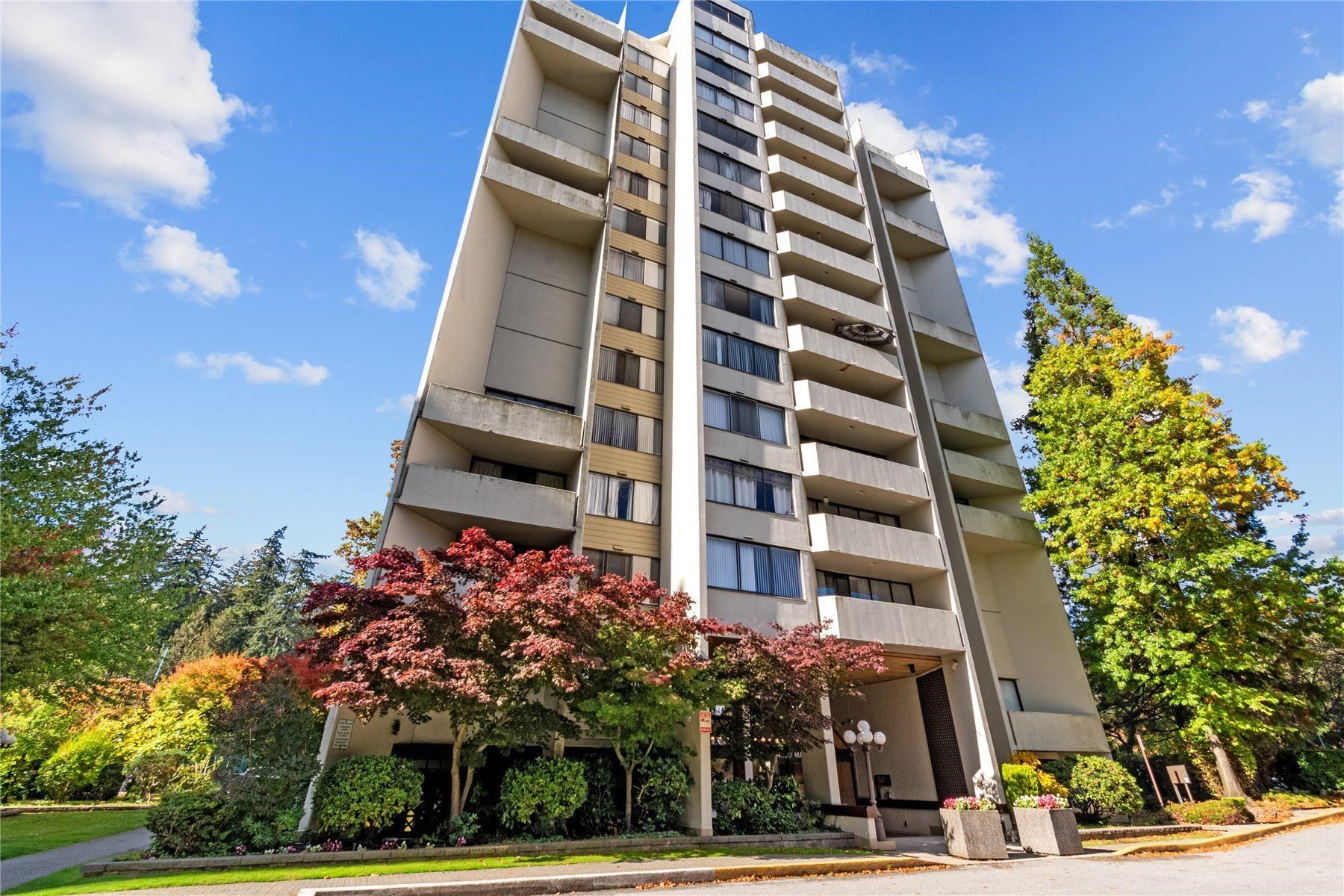 Main Photo: 606 4200 MAYBERRY Street in Burnaby: Metrotown Condo for sale (Burnaby South)  : MLS®# R2824172
