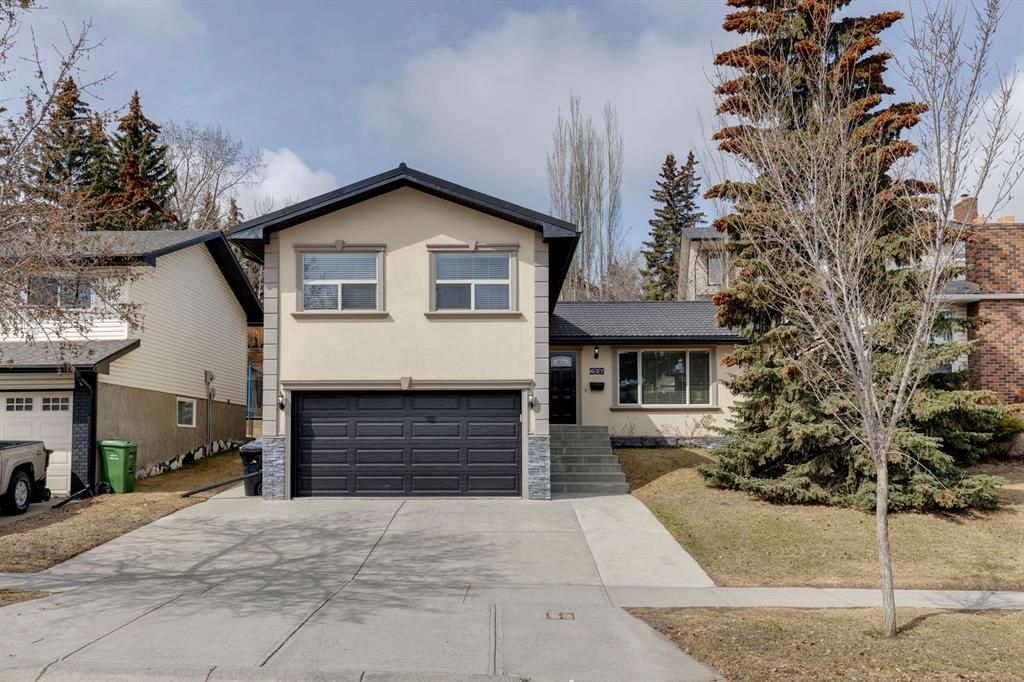 Main Photo: 627 Strathcona Drive SW in Calgary: Strathcona Park Detached for sale : MLS®# A2042141