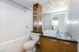 Photo 12: 907 980 COOPERAGE Way in Vancouver: Yaletown Condo for sale in "Cooper's Pointe" (Vancouver West)  : MLS®# R2860174