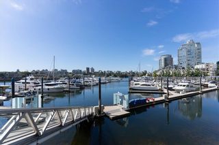 Photo 3: 1057 MARINASIDE Crescent in Vancouver: Yaletown Townhouse for sale (Vancouver West)  : MLS®# R2716660