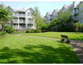 Photo 1: 204 9650 148TH Street in Surrey: Guildford Condo for sale in "HARTFORD WOODS" (North Surrey)  : MLS®# F2713979