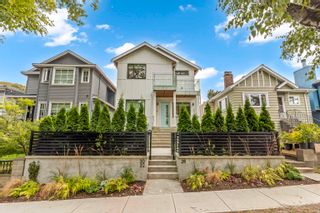 Main Photo: 28 E 19TH Avenue in Vancouver: Main House for sale (Vancouver East)  : MLS®# R2828580