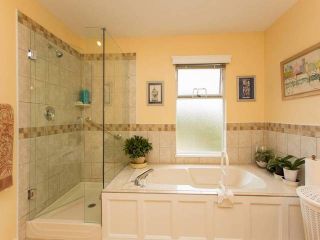 Photo 7: 102 6090 W BOUNDARY Drive in Surrey: Panorama Ridge Townhouse for sale in "Lakewood Estates" : MLS®# F1434141