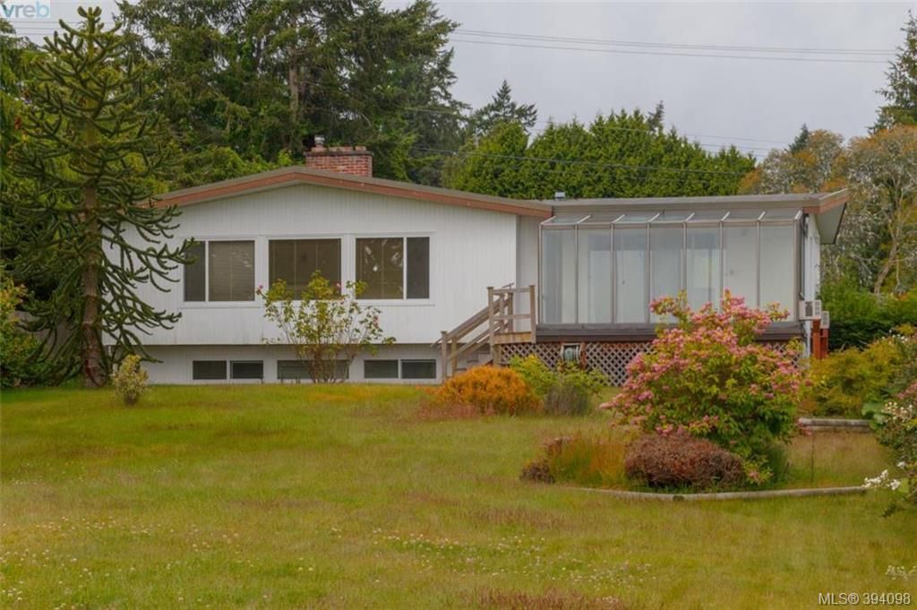 Main Photo: 8591 Lochside Dr in NORTH SAANICH: NS Bazan Bay House for sale (North Saanich)  : MLS®# 790088