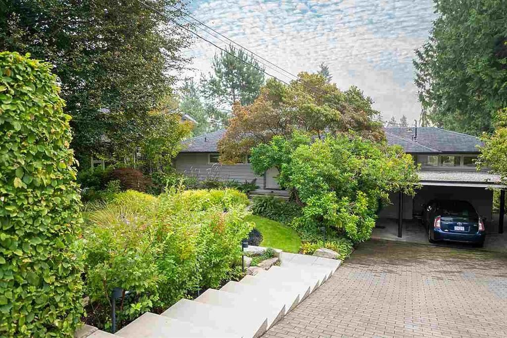 Main Photo: 1430 PALMERSTON Avenue in West Vancouver: Ambleside House/Single Family for rent : MLS®# R2812114