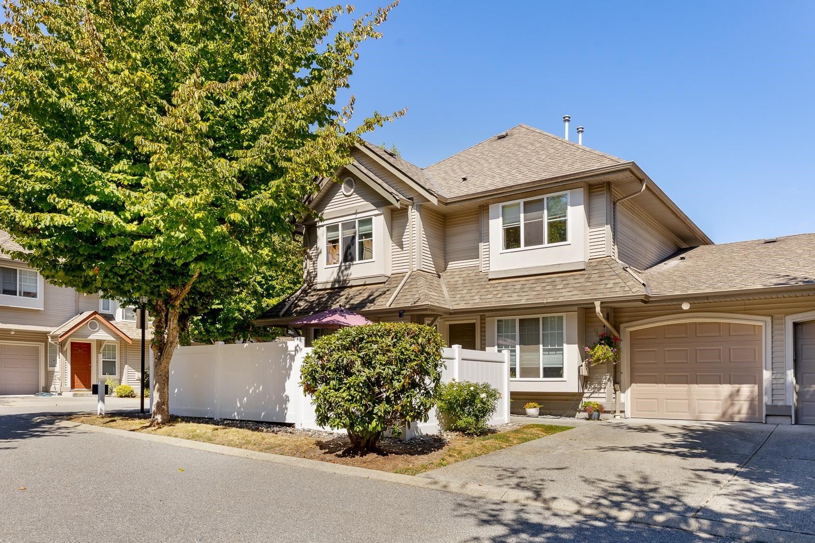 Main Photo: 59 23085 118 Avenue in Maple Ridge: East Central Townhouse for sale in "SOMMERVILLE GARDENS" : MLS®# R2808715