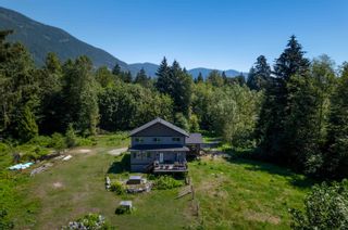 Photo 3: 15060 SQUAMISH VALLEY Road in Squamish: Upper Squamish House for sale in "Squamish Valley" : MLS®# R2714264