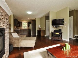 Photo 4: 760 Hanbury Pl in VICTORIA: Hi Bear Mountain House for sale (Highlands)  : MLS®# 714020