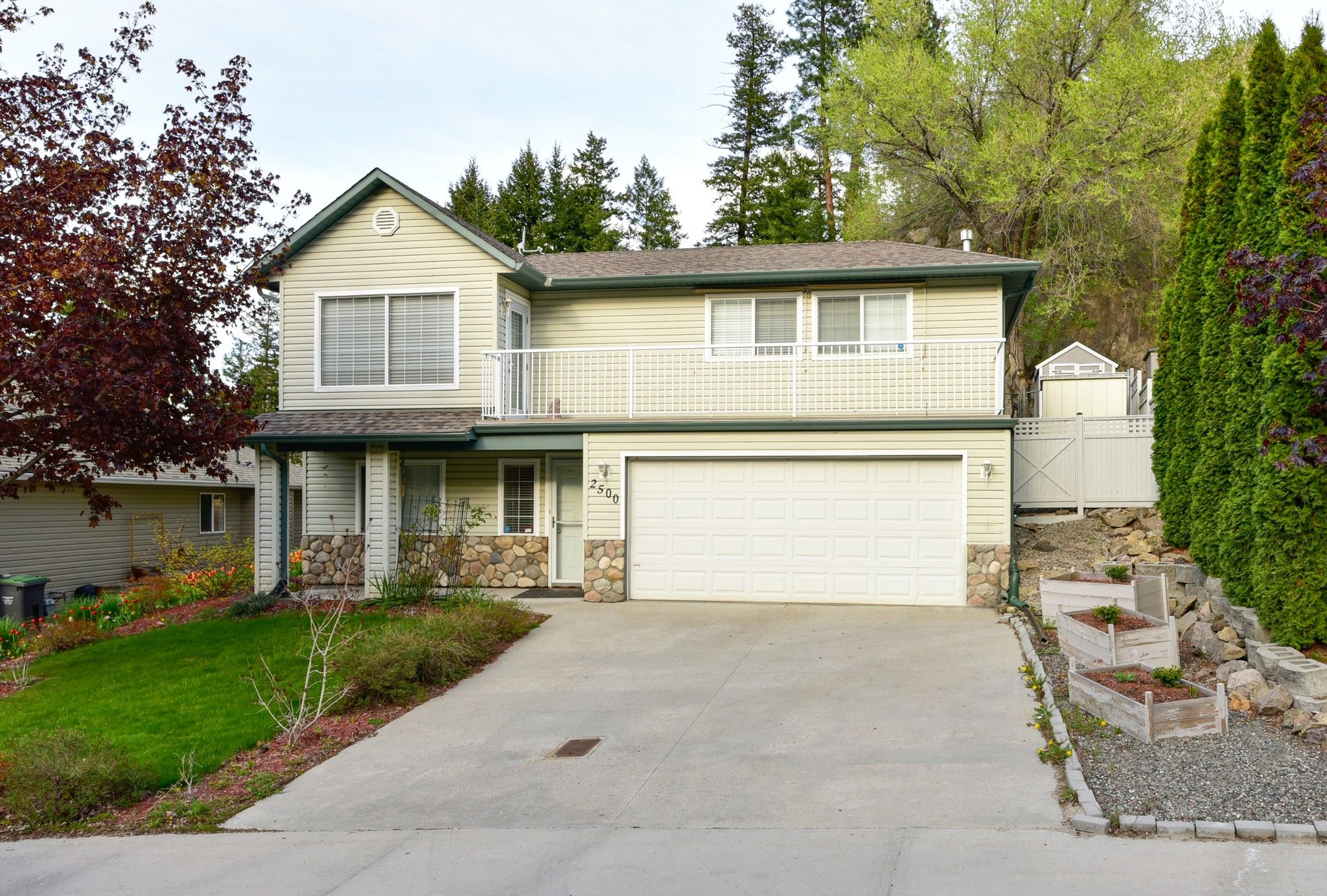 Main Photo: 2500  Shannon View  Drive in West Kelowna: House  : MLS®# 10262107