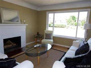Photo 2: 1139 Wychbury Ave in VICTORIA: Es Saxe Point House for sale (Esquimalt)  : MLS®# 706189