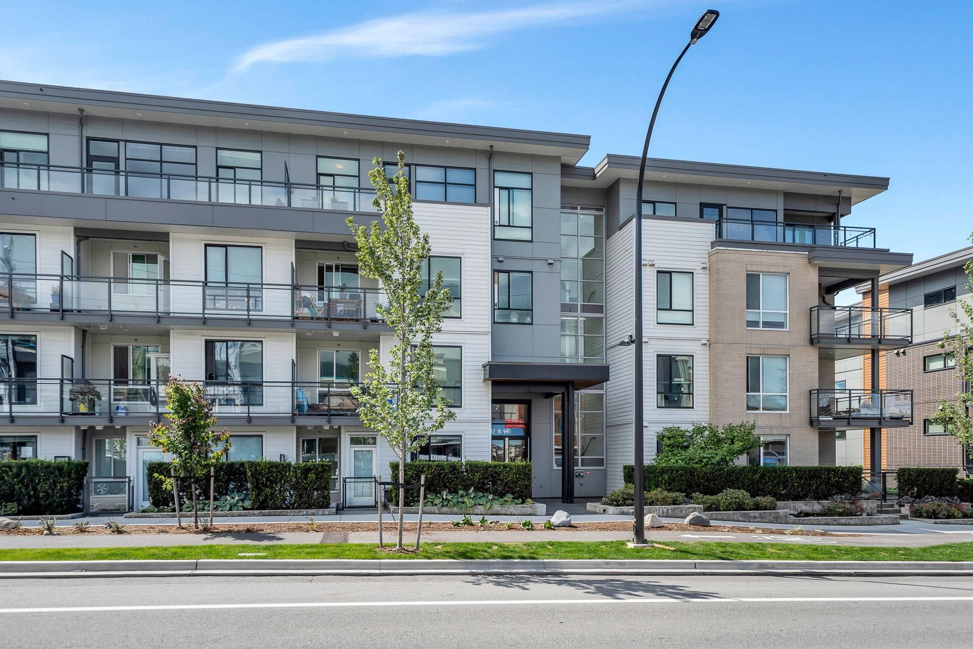 Main Photo: 208 625 E 3RD Street in North Vancouver: Lower Lonsdale Condo for sale in "THE KINDRED" : MLS®# R2802210
