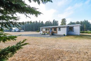 Photo 1: 519 Southwind Rd in Comox: CV Comox Peninsula Manufactured Home for sale (Comox Valley)  : MLS®# 917439