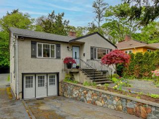 Photo 1: 1068 Lodge Ave in Saanich: SE Quadra House for sale (Saanich East)  : MLS®# 874638