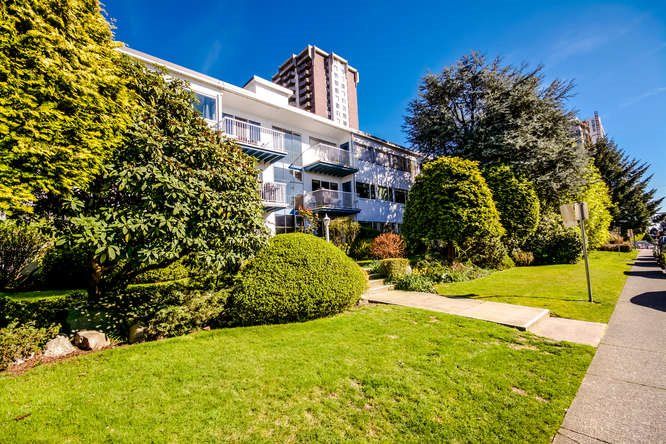 Main Photo: 2 1450 CHESTERFIELD Avenue in North Vancouver: Central Lonsdale Condo for sale in "MOUNTAINVIEW" : MLS®# R2051749