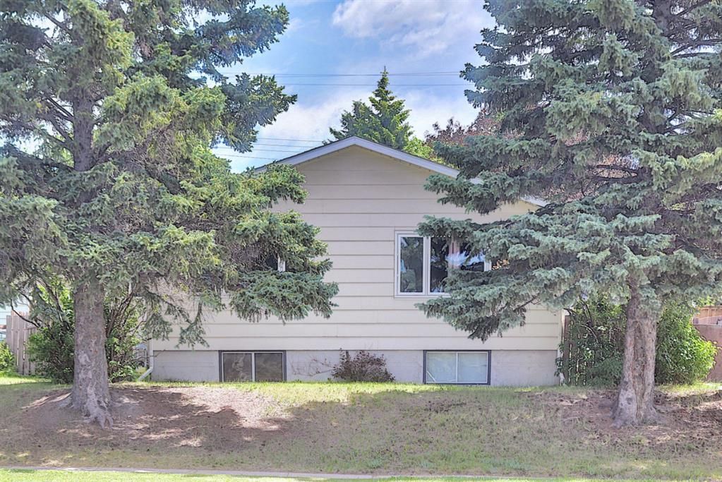 Main Photo: 3224 14 Street NW in Calgary: Rosemont Duplex for sale : MLS®# A1123509