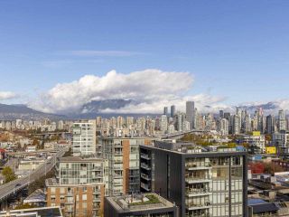 Photo 2: 1102 1590 W 8TH Avenue in Vancouver: Fairview VW Condo for sale in "MANHATTAN WEST" (Vancouver West)  : MLS®# R2414789