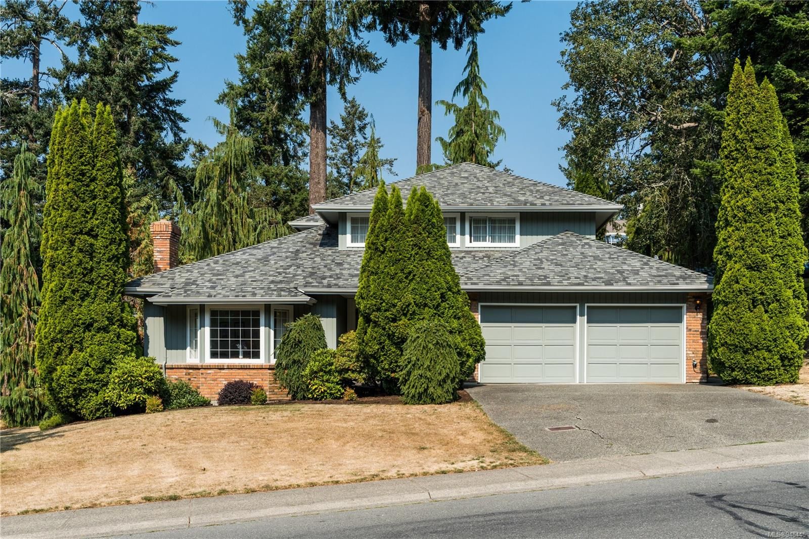 Main Photo: 4402 Emily Carr Dr in Saanich: SE Broadmead House for sale (Saanich East)  : MLS®# 948446