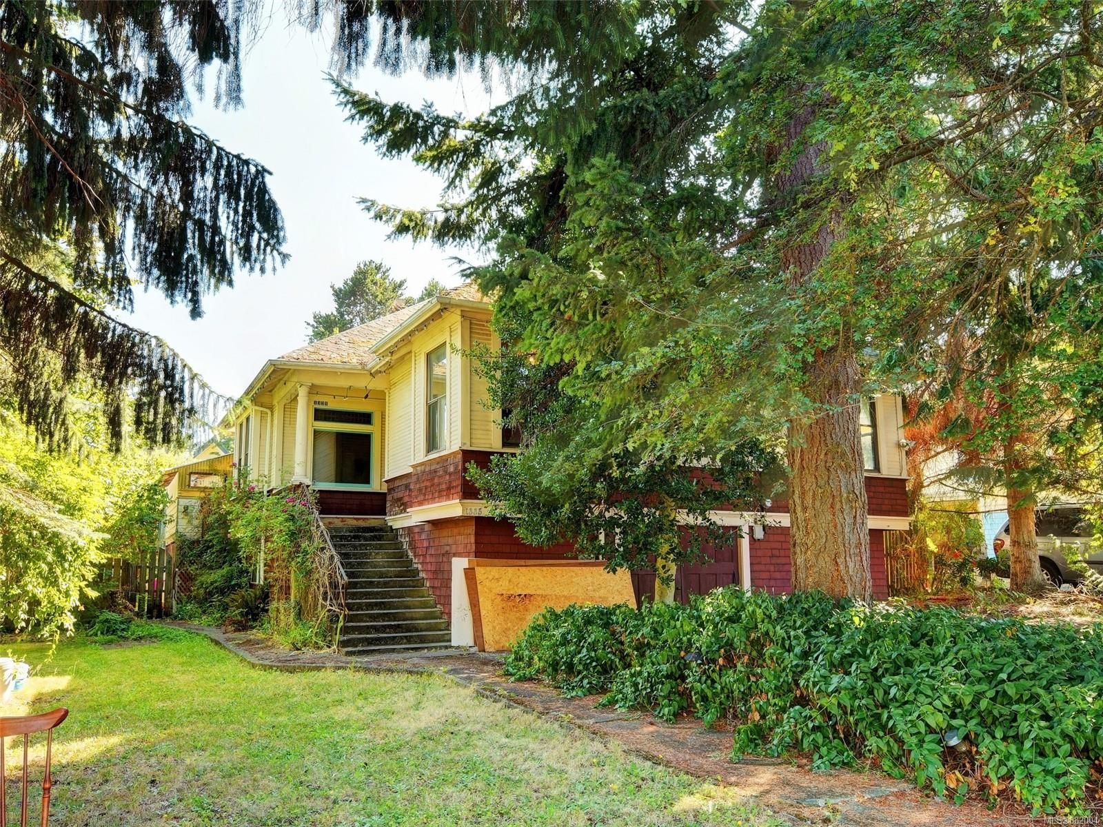 Main Photo: 1335 Grant St in Victoria: Vi Fernwood House for sale : MLS®# 882004
