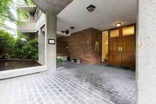 Photo 3: 302 2445 W 3RD Avenue in Vancouver: Kitsilano Condo for sale in "Carriage House" (Vancouver West)  : MLS®# R2294269