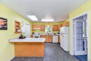 Photo 4: 767 Haliburton Rd in VICTORIA: SE Cordova Bay House for sale (Saanich East)  : MLS®# 773451