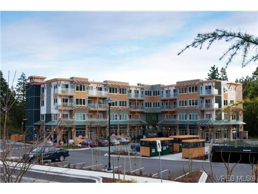 Main Photo: 306 611 Brookside Rd in VICTORIA: Co Latoria Condo for sale (Colwood)  : MLS®# 605919