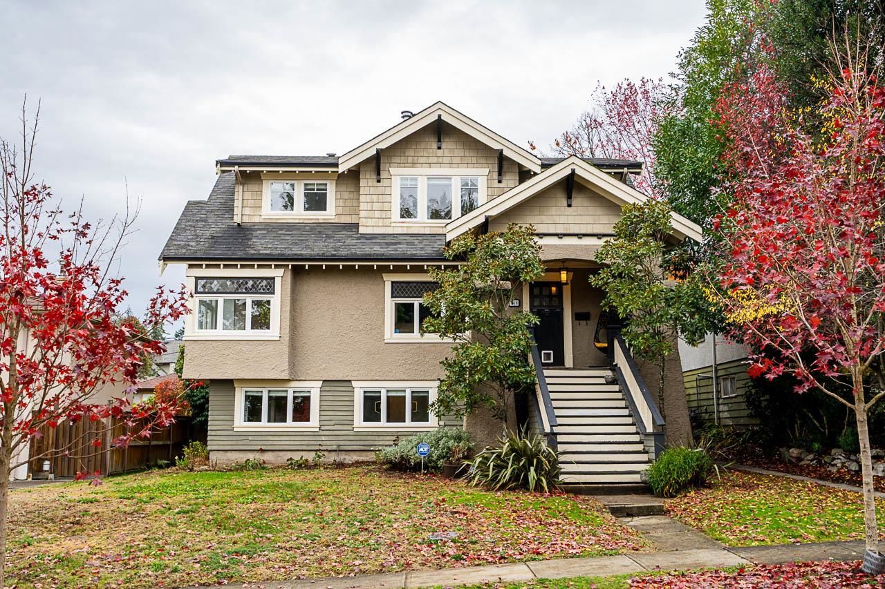 Main Photo: 448 W 14TH Street in North Vancouver: Central Lonsdale House for sale : MLS®# R2832029