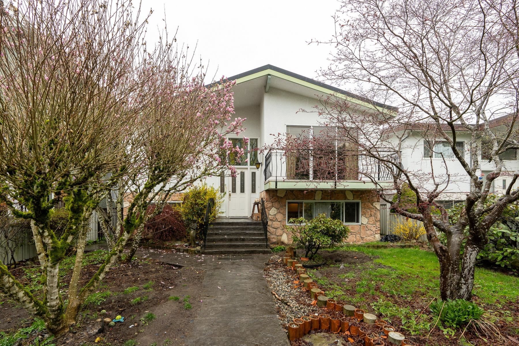 Main Photo: 389 E 44TH Avenue in Vancouver: Main House for sale (Vancouver East)  : MLS®# R2768784