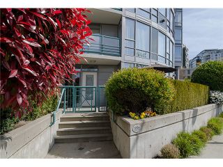 Photo 1: 1035 MARINASIDE Crescent in Vancouver: Yaletown Townhouse for sale in "Quaywest" (Vancouver West)  : MLS®# V1003827