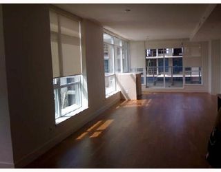 Photo 2: 302 6080 IONA Drive in Vancouver: University VW Condo for sale in "STIRLING HOUSE." (Vancouver West)  : MLS®# V723888
