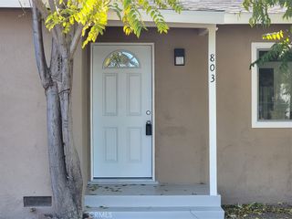 Photo 1: 803 E Mayberry Avenue in Hemet: Residential for sale (SRCAR - Southwest Riverside County)  : MLS®# OC22244066