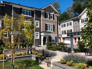Photo 1: 97 2070 OAK MEADOWS Drive in Surrey: Grandview Surrey Townhouse for sale in "HOLLOWAY AT THE BOROUGHS" (South Surrey White Rock)  : MLS®# R2884594