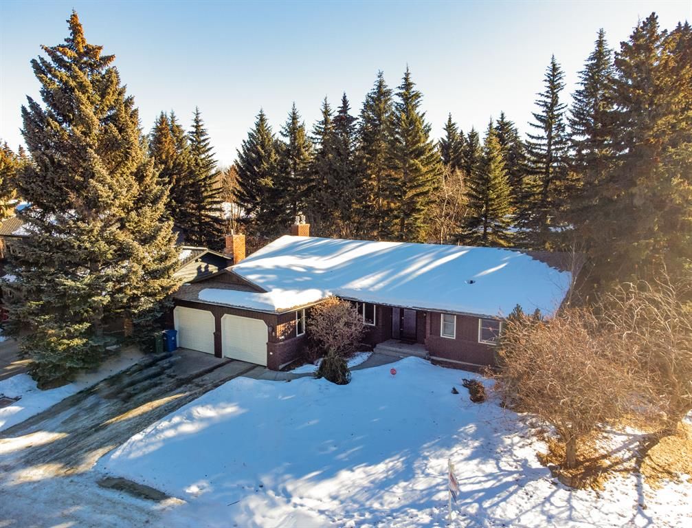 Main Photo: 8 Baycrest Place SW in Calgary: Bayview Detached for sale : MLS®# A2023376